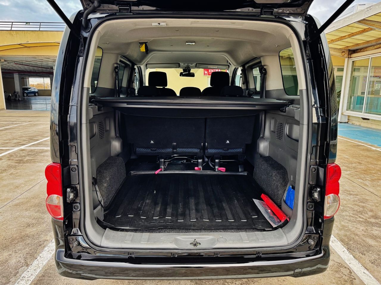 Foto Nissan NV250 26