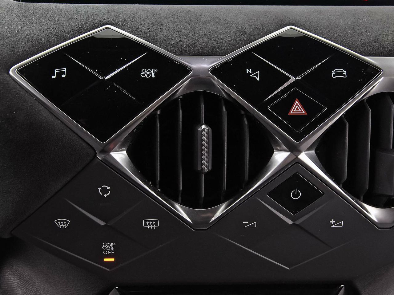 Foto DS Automobiles DS 3 31