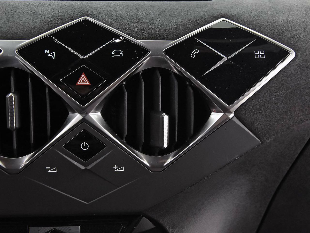 Foto DS Automobiles DS 3 32