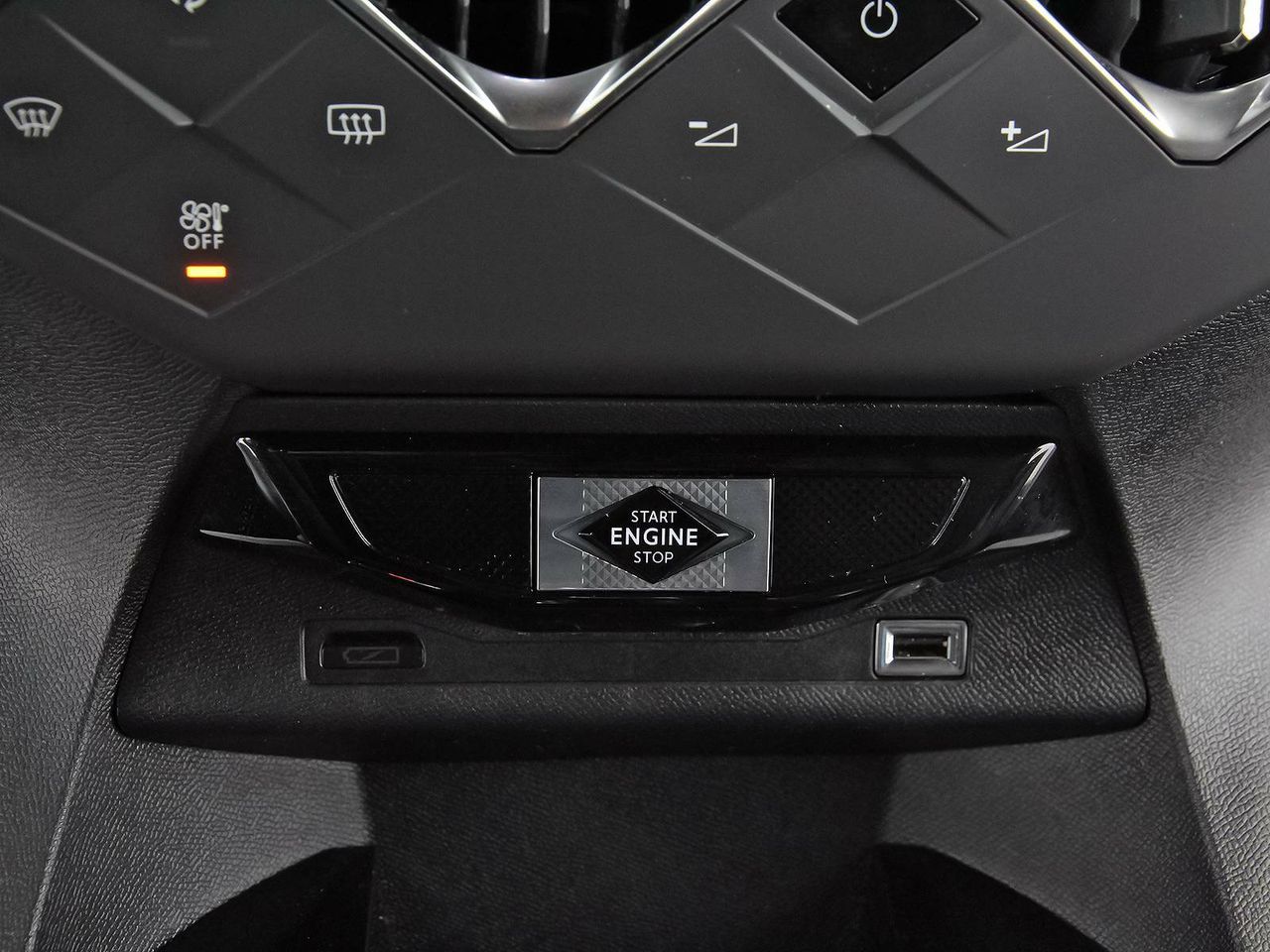 Foto DS Automobiles DS 3 33