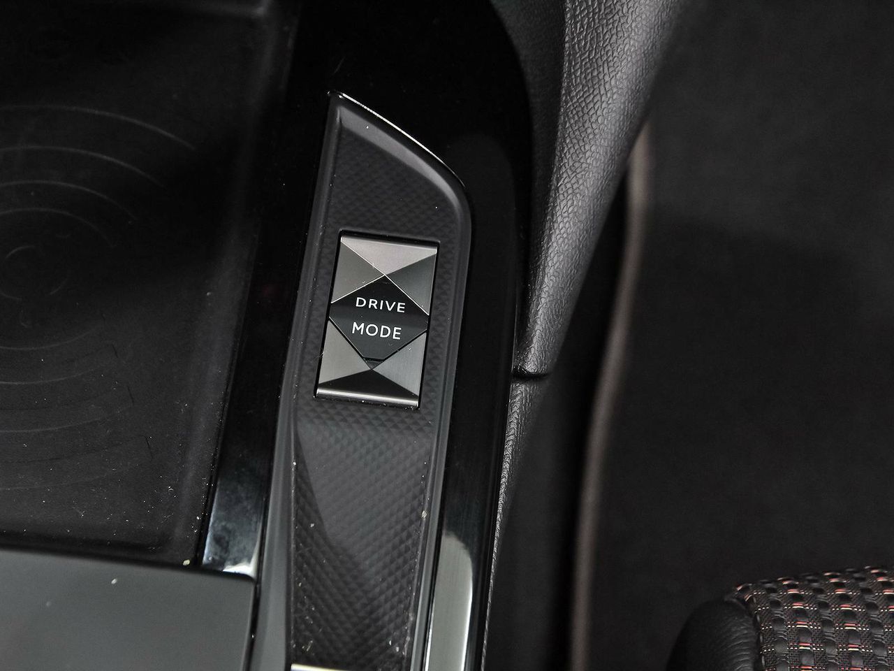 Foto DS Automobiles DS 3 35