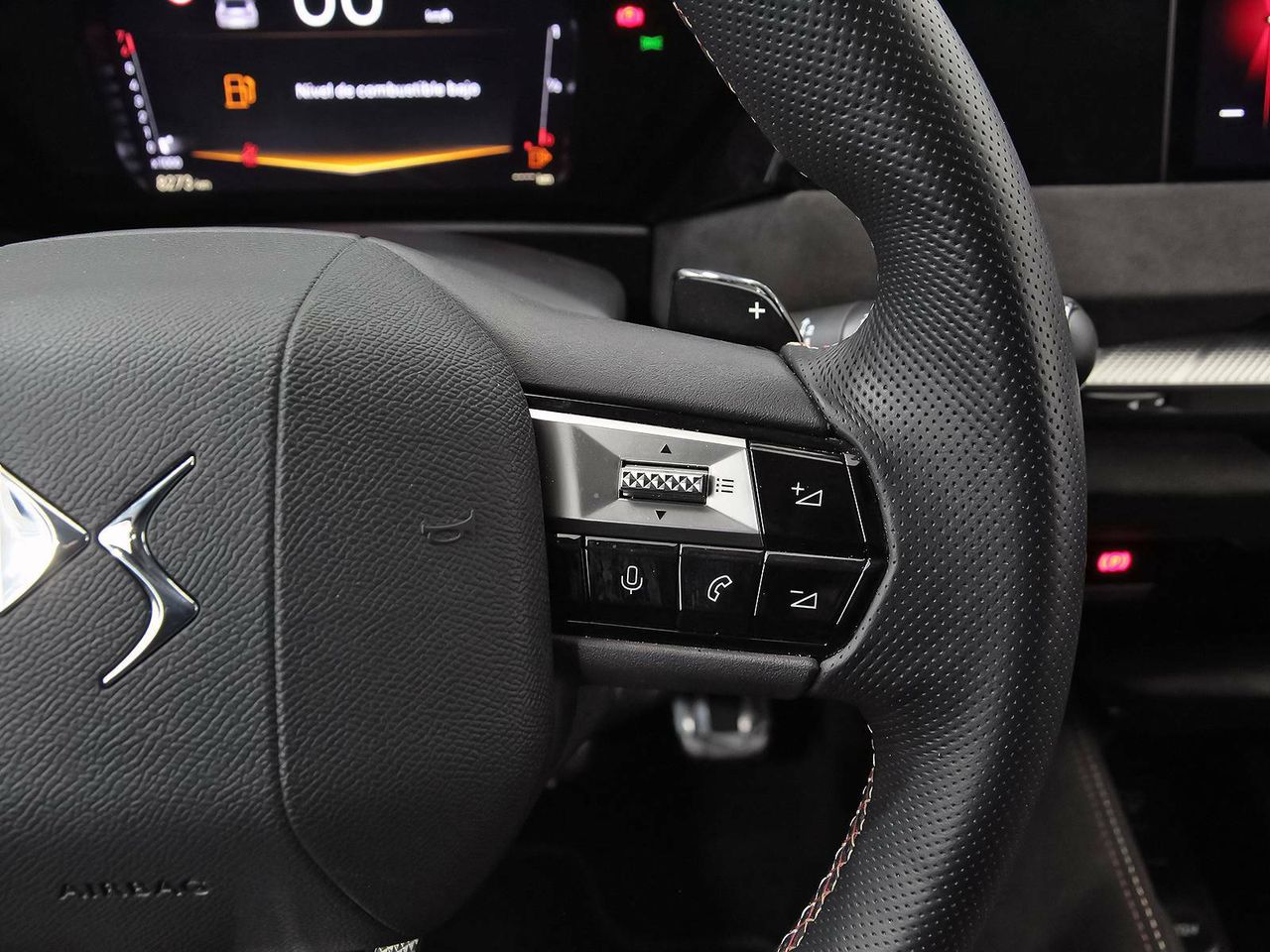 Foto DS Automobiles DS 4 26
