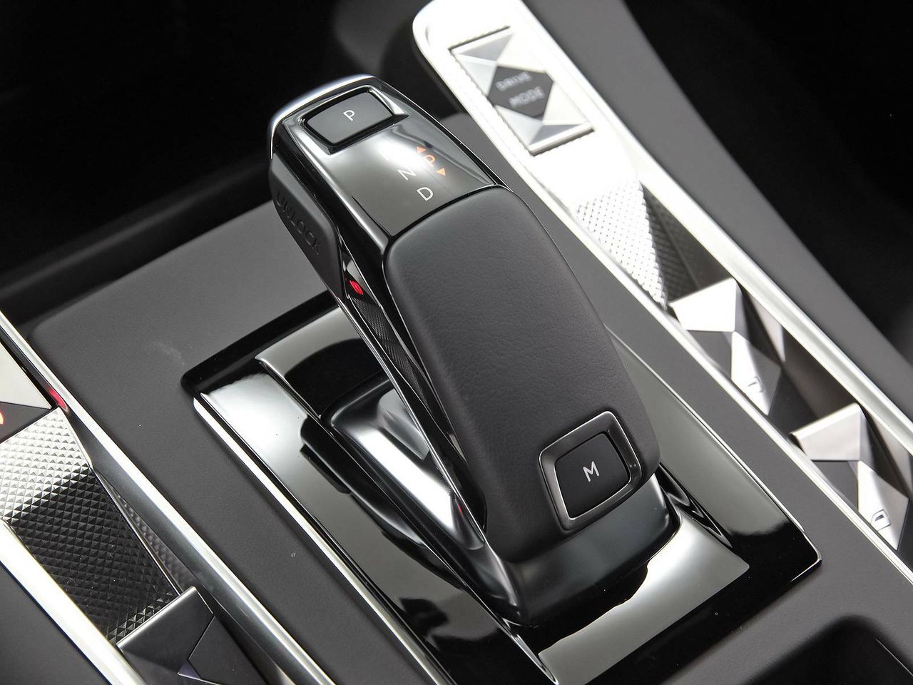 Foto DS Automobiles DS 7 13