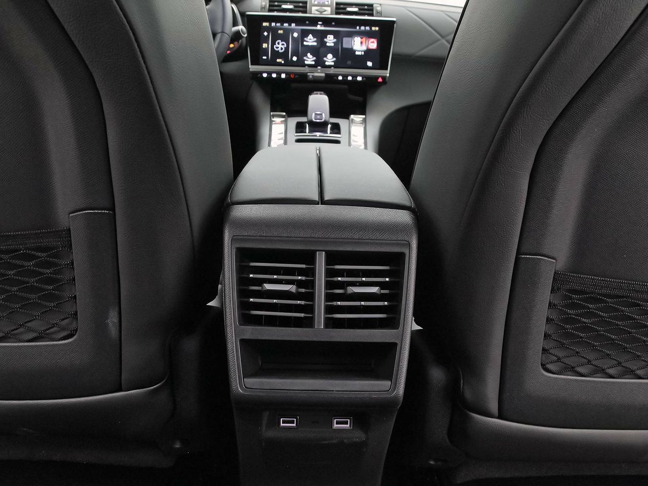 Foto DS Automobiles DS 7 17