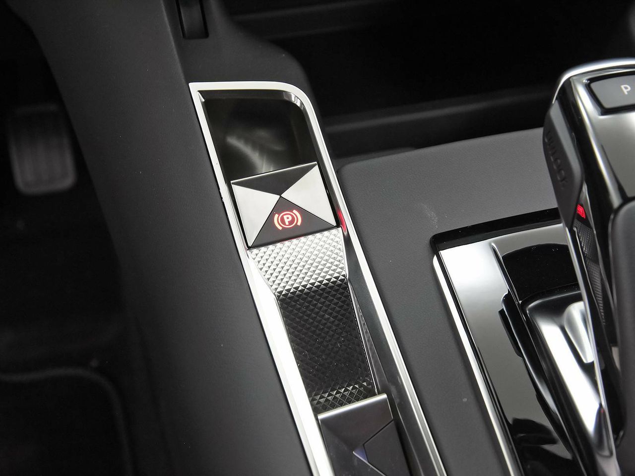 Foto DS Automobiles DS 7 39