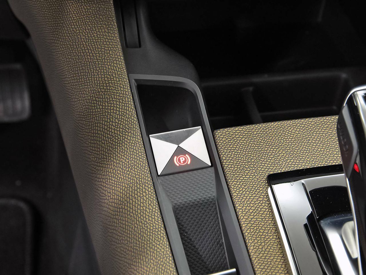 Foto DS Automobiles DS 7 33