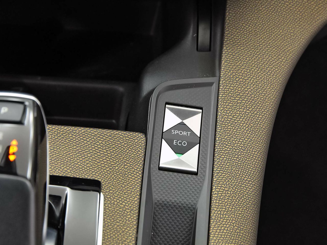 Foto DS Automobiles DS 7 34