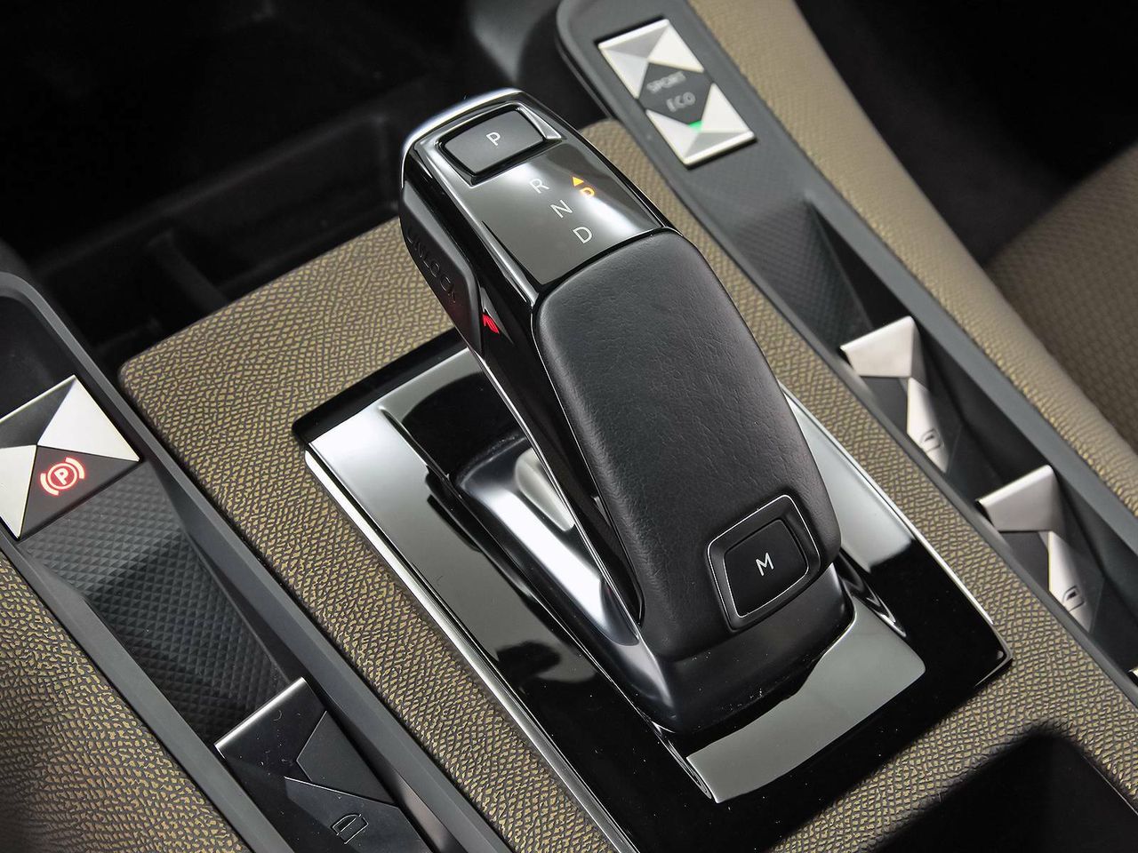 Foto DS Automobiles DS 7 14