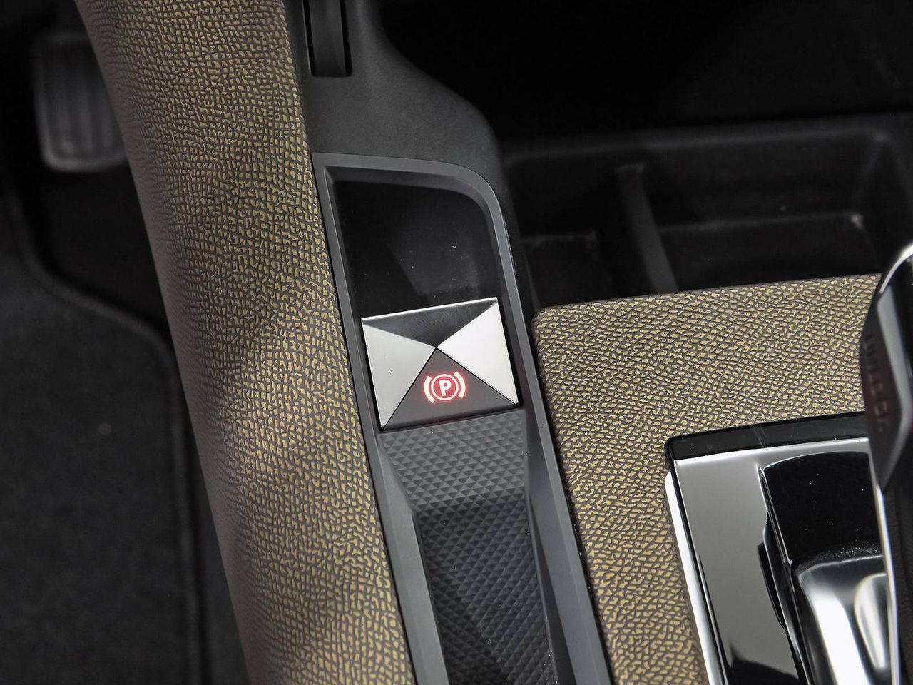 Foto DS Automobiles DS 7 32