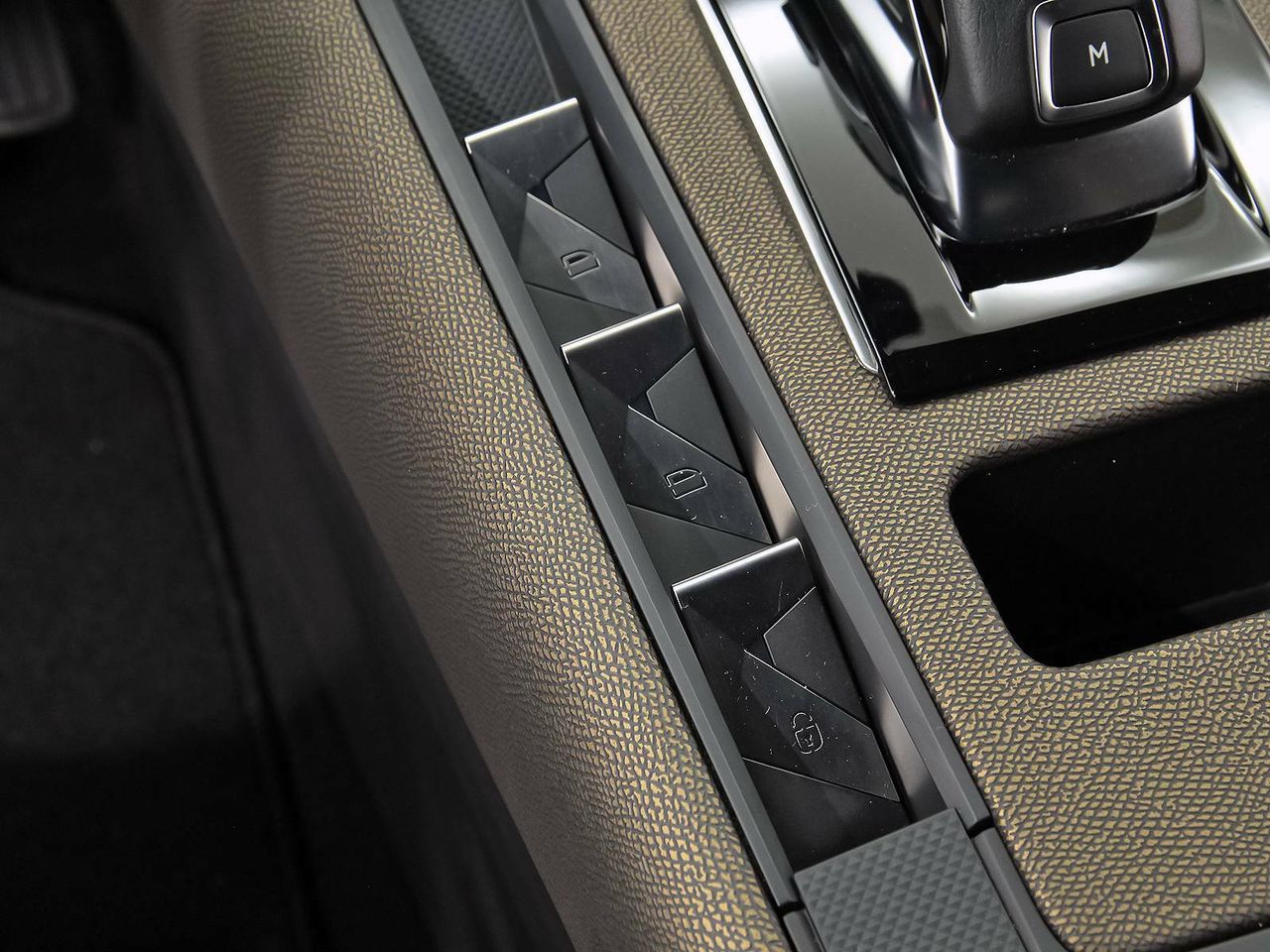 Foto DS Automobiles DS 7 33