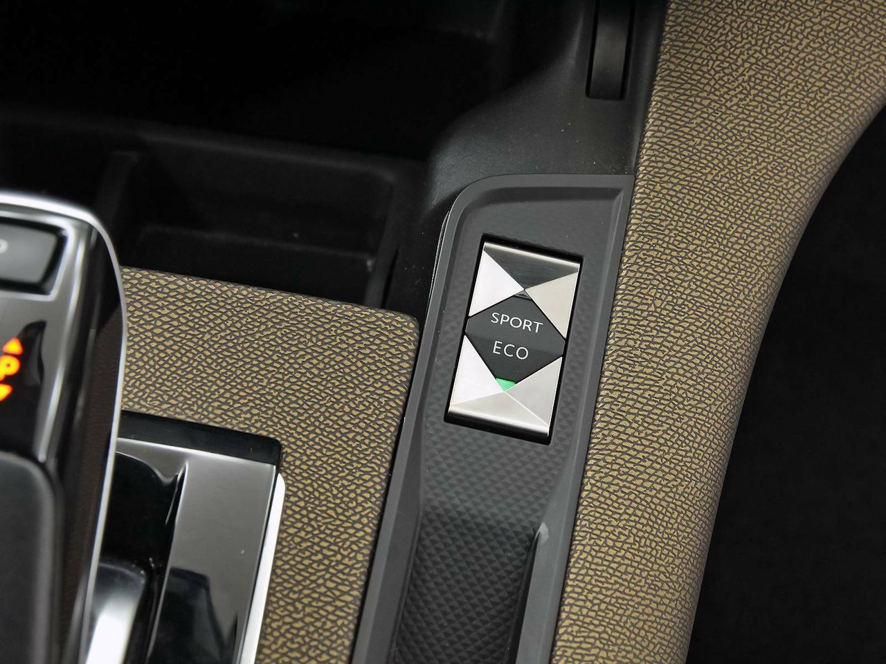 Foto DS Automobiles DS 7 34