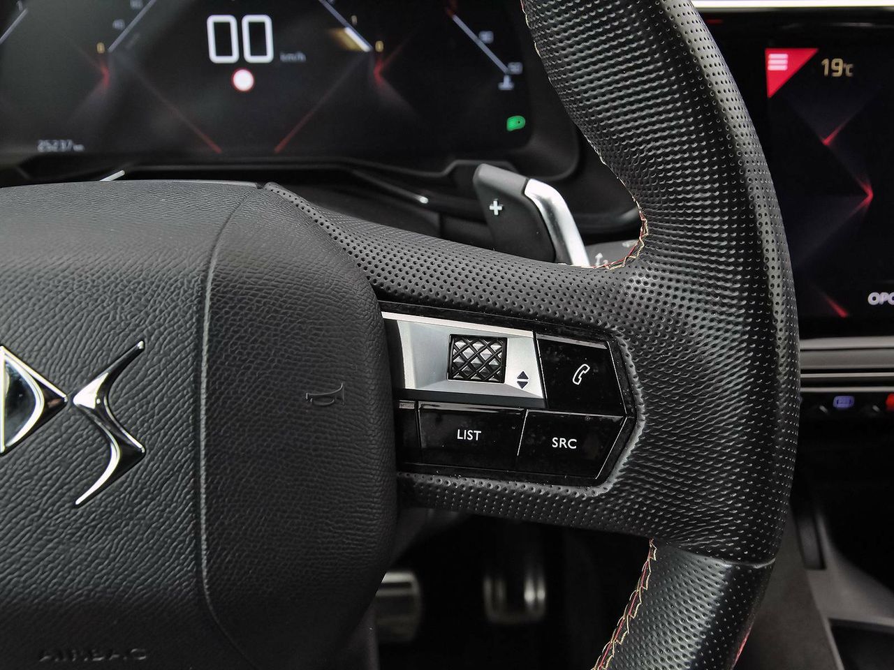Foto DS Automobiles DS 7 23