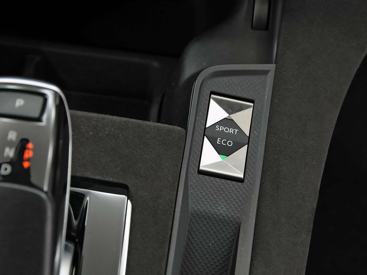 Foto DS Automobiles DS 7 31