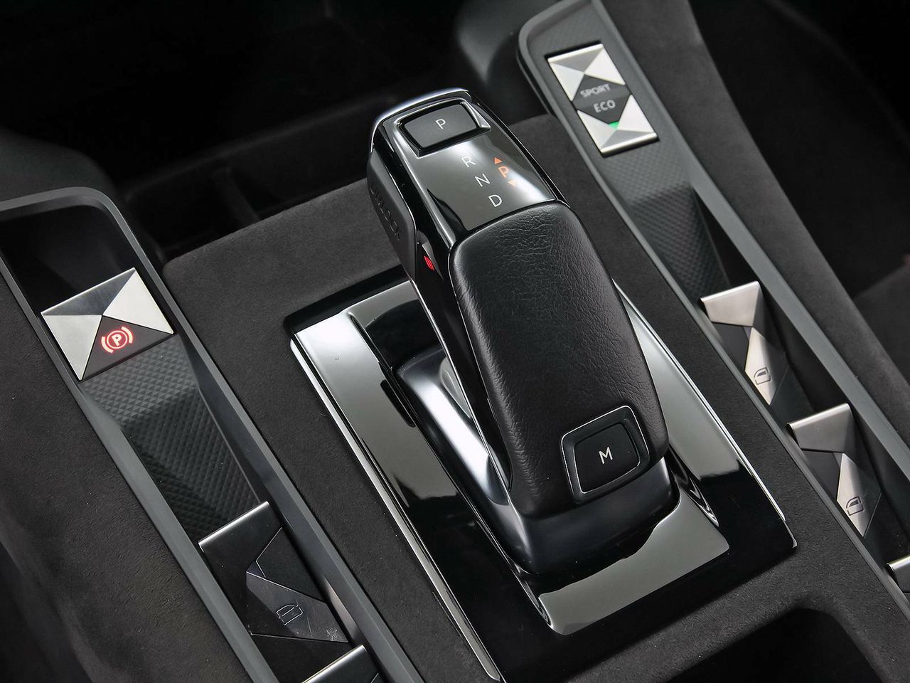 Foto DS Automobiles DS 7 14