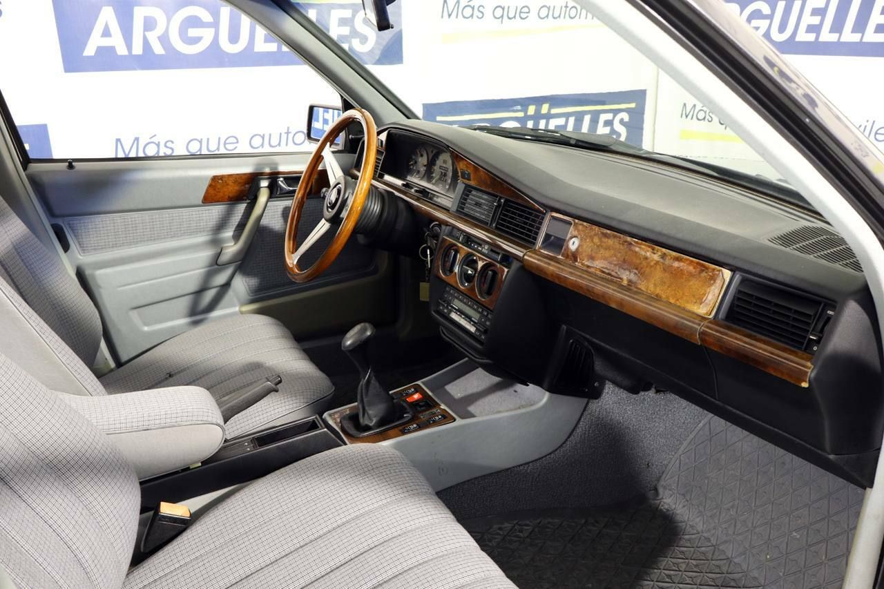 Foto Mercedes-Benz 190 10