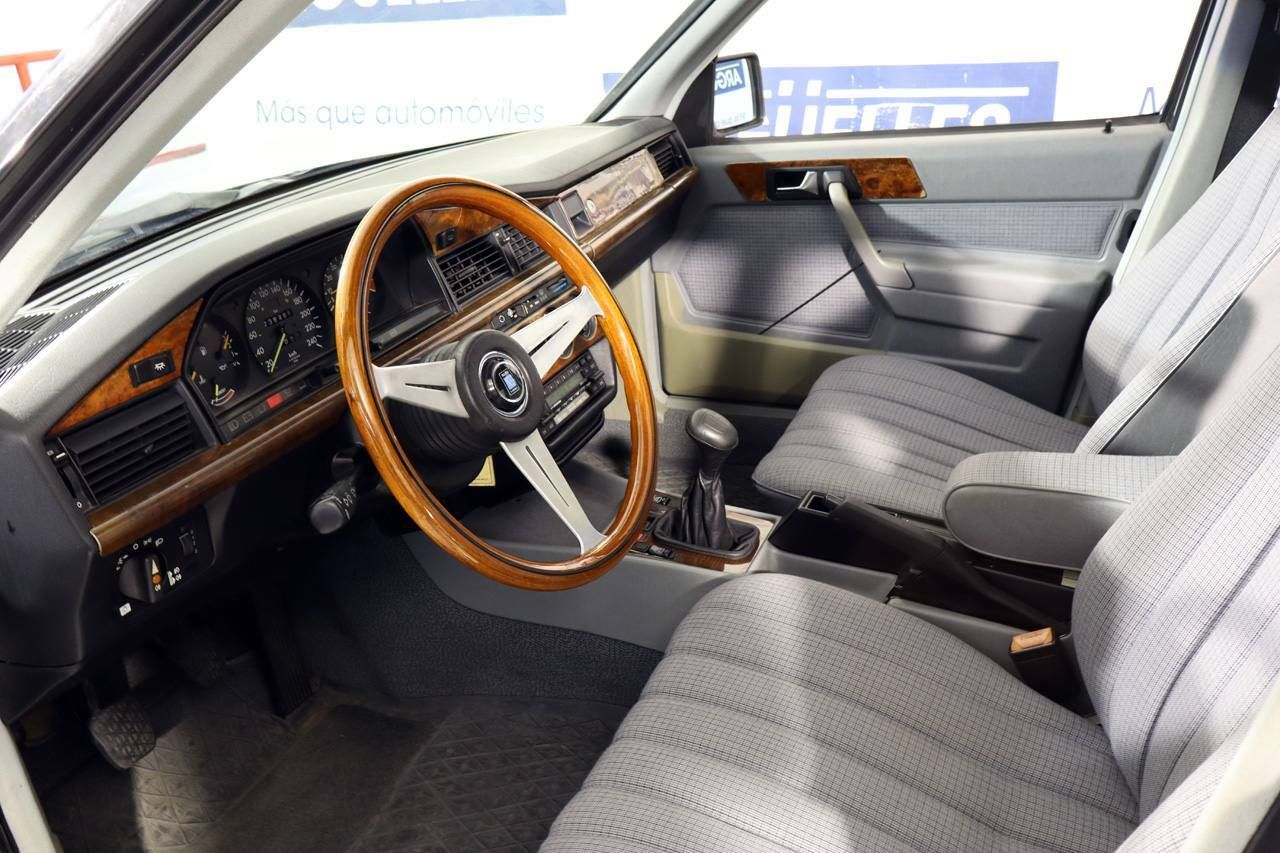Foto Mercedes-Benz 190 14
