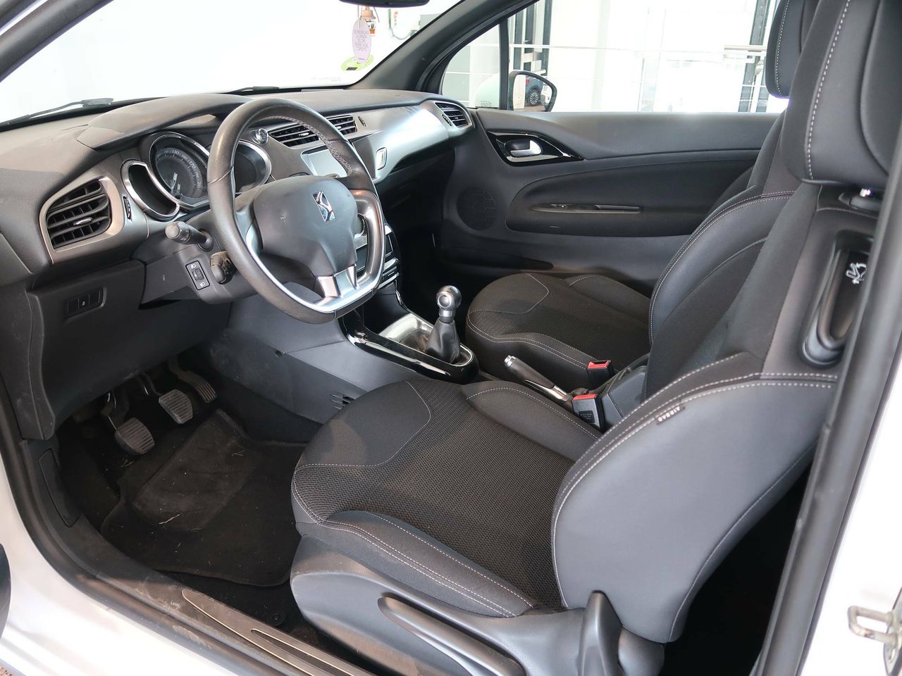 Foto DS Automobiles DS 3 7