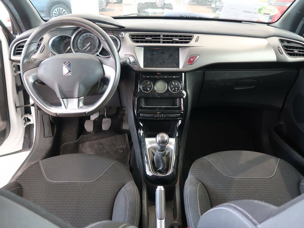 Foto DS Automobiles DS 3 10