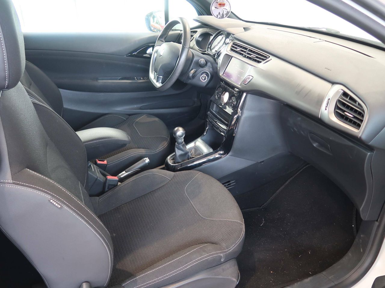 Foto DS Automobiles DS 3 19