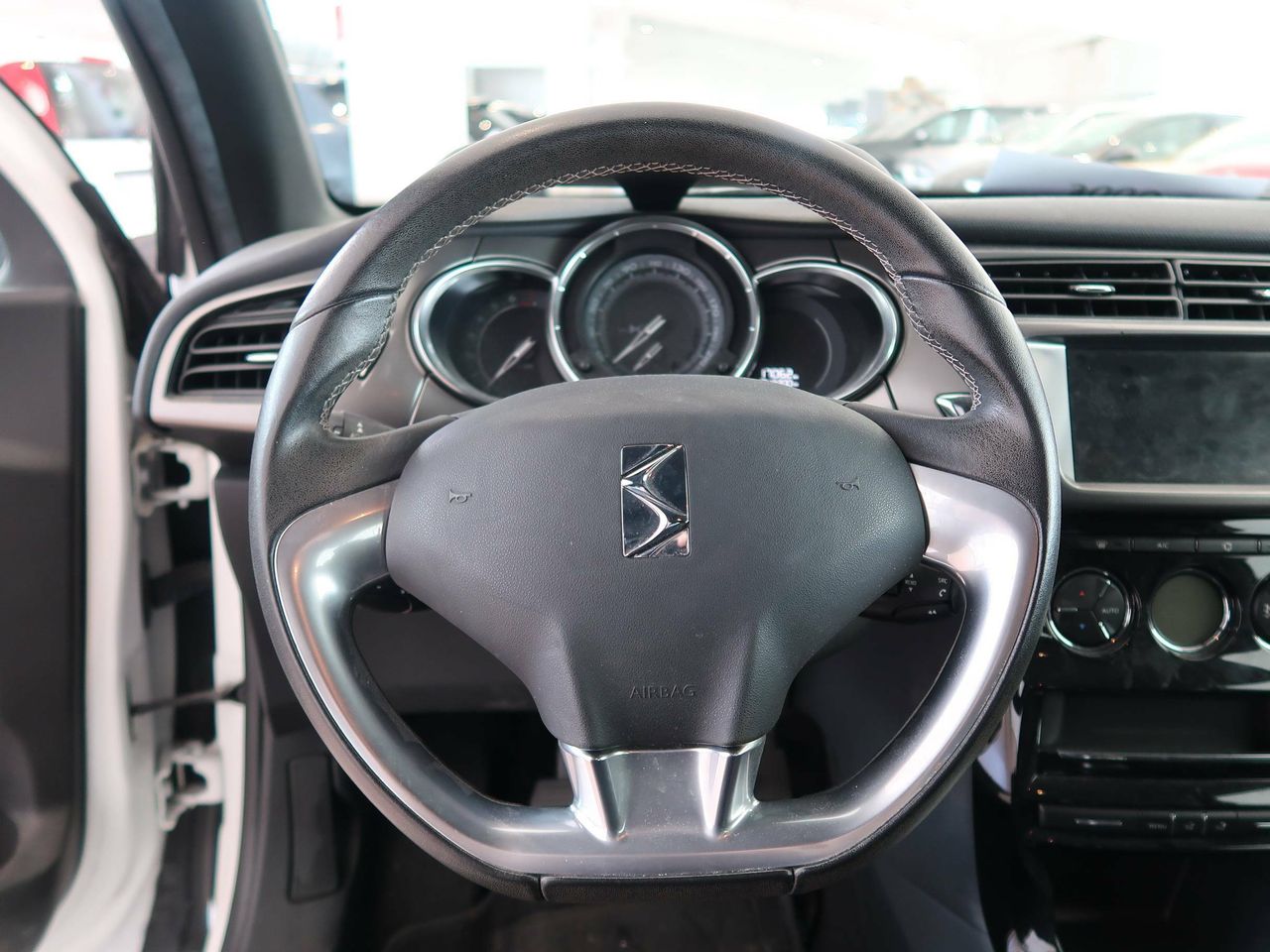 Foto DS Automobiles DS 3 21