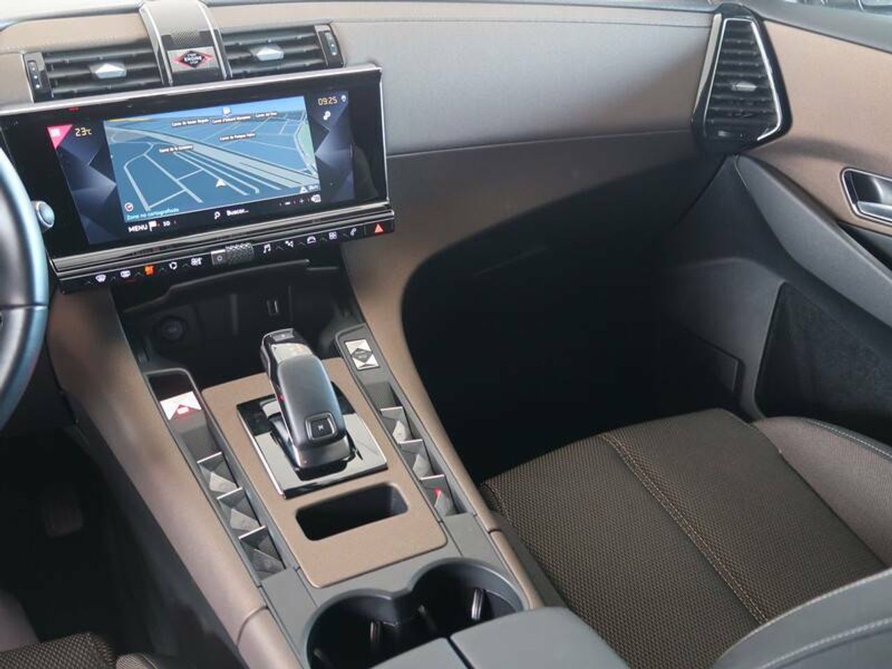 Foto DS Automobiles DS 7 10