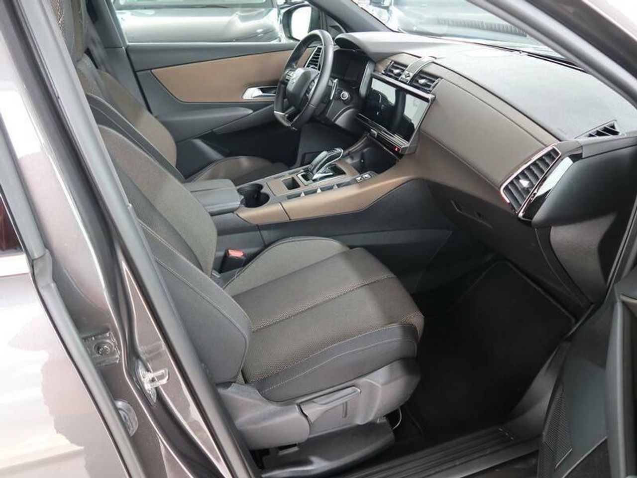 Foto DS Automobiles DS 7 26