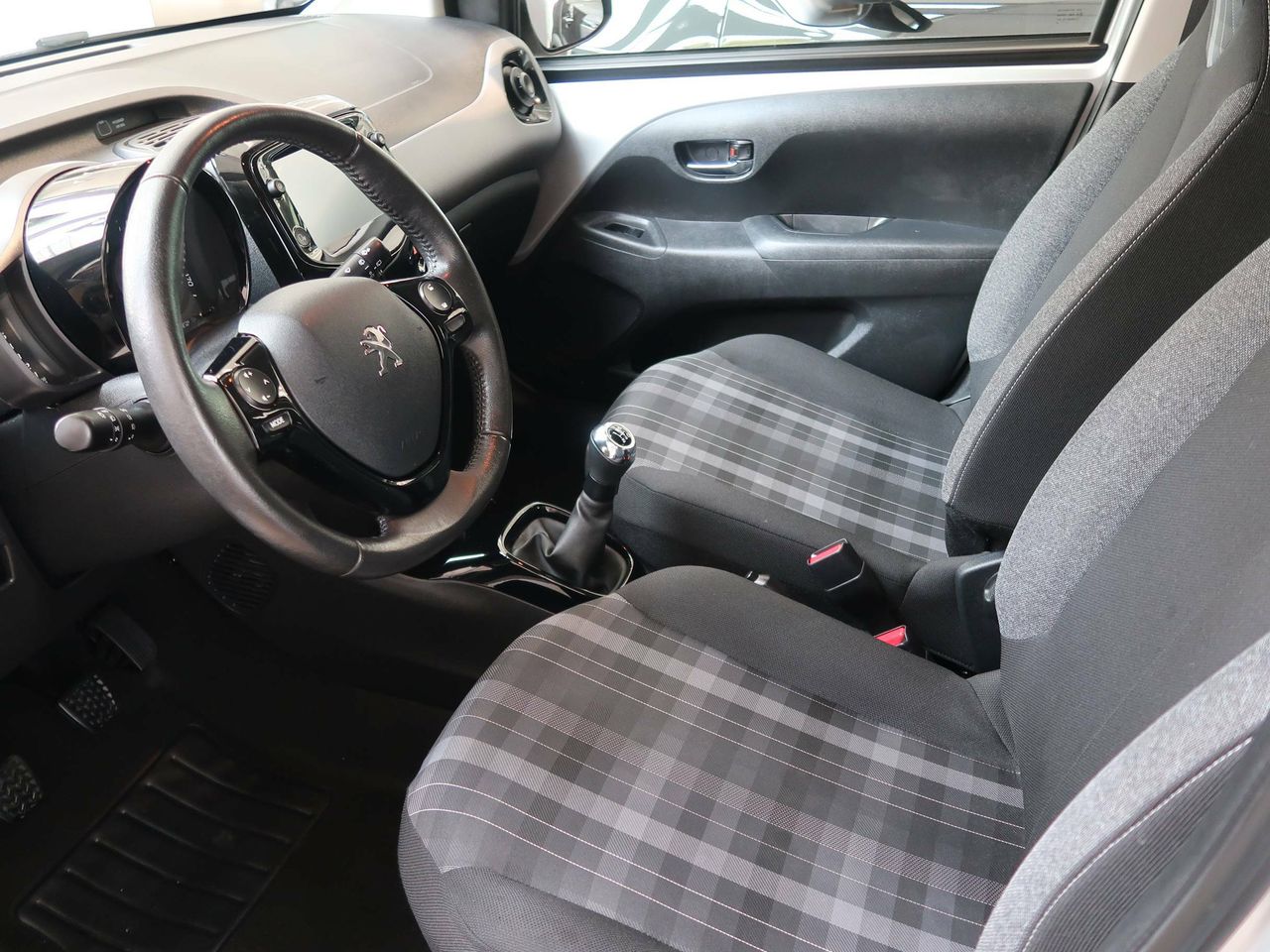 Foto Peugeot 108 7