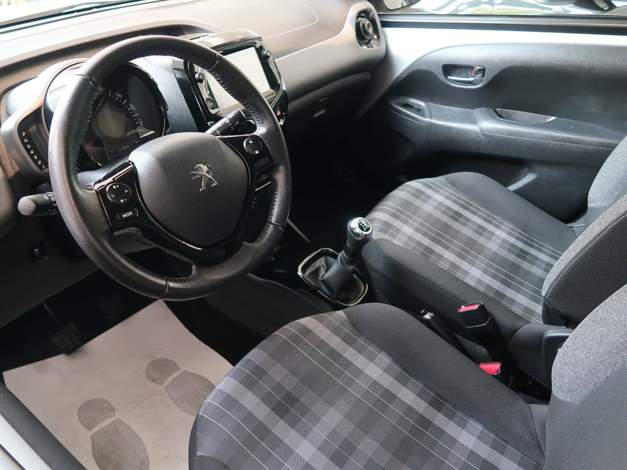 Foto Peugeot 108 14