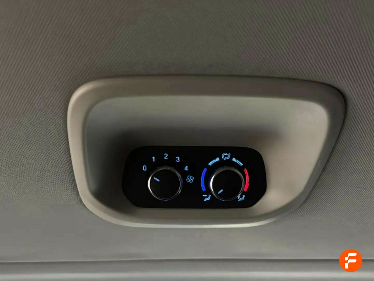 Foto Ford Tourneo Custom 21