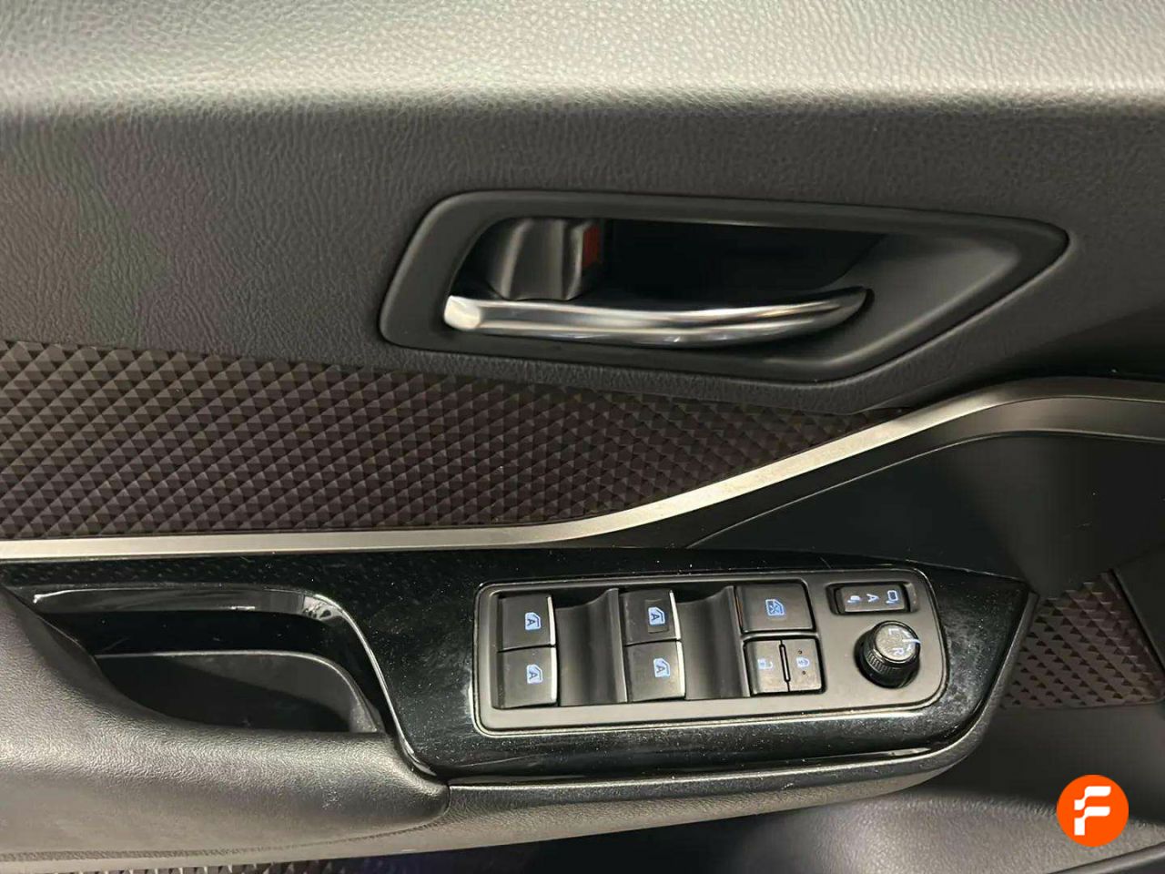Foto Toyota C-HR 17
