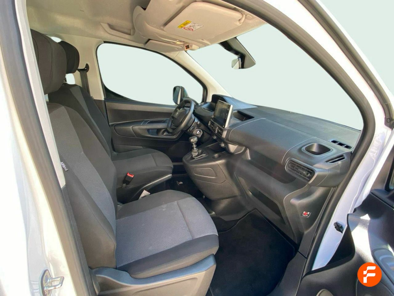 Foto Peugeot Rifter 12