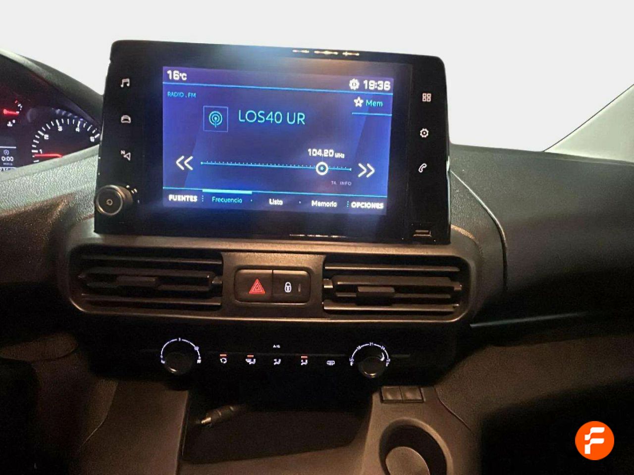 Foto Peugeot Rifter 11