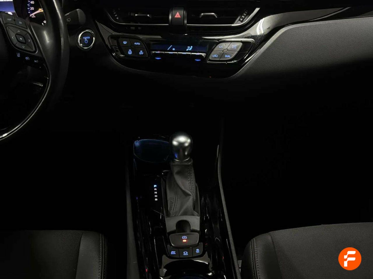 Foto Toyota C-HR 13