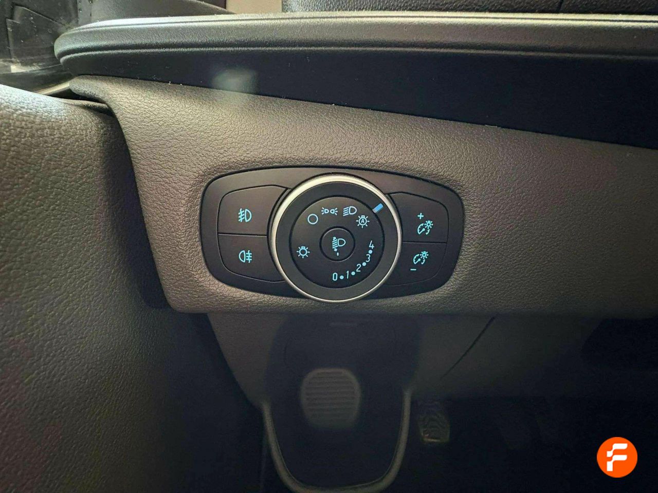 Foto Ford Tourneo Custom 16