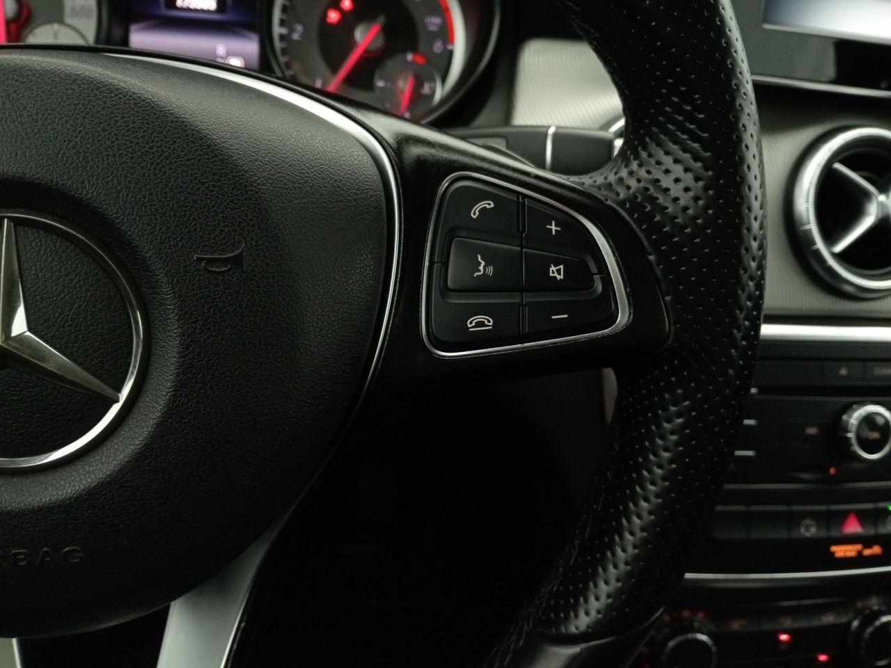 Foto Mercedes-Benz Clase CLA 16