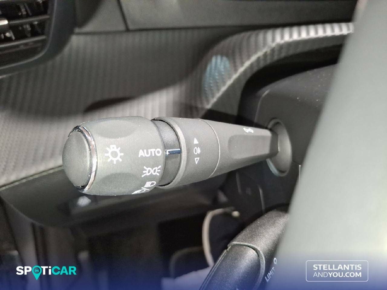 Foto Peugeot 208 14