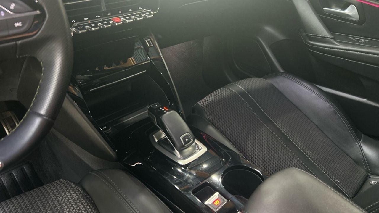 Foto Peugeot 208 14
