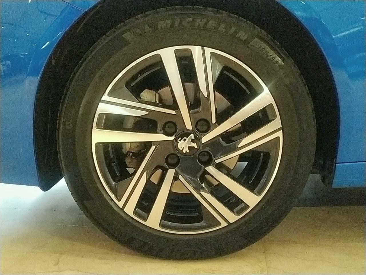 Foto Peugeot 208 11