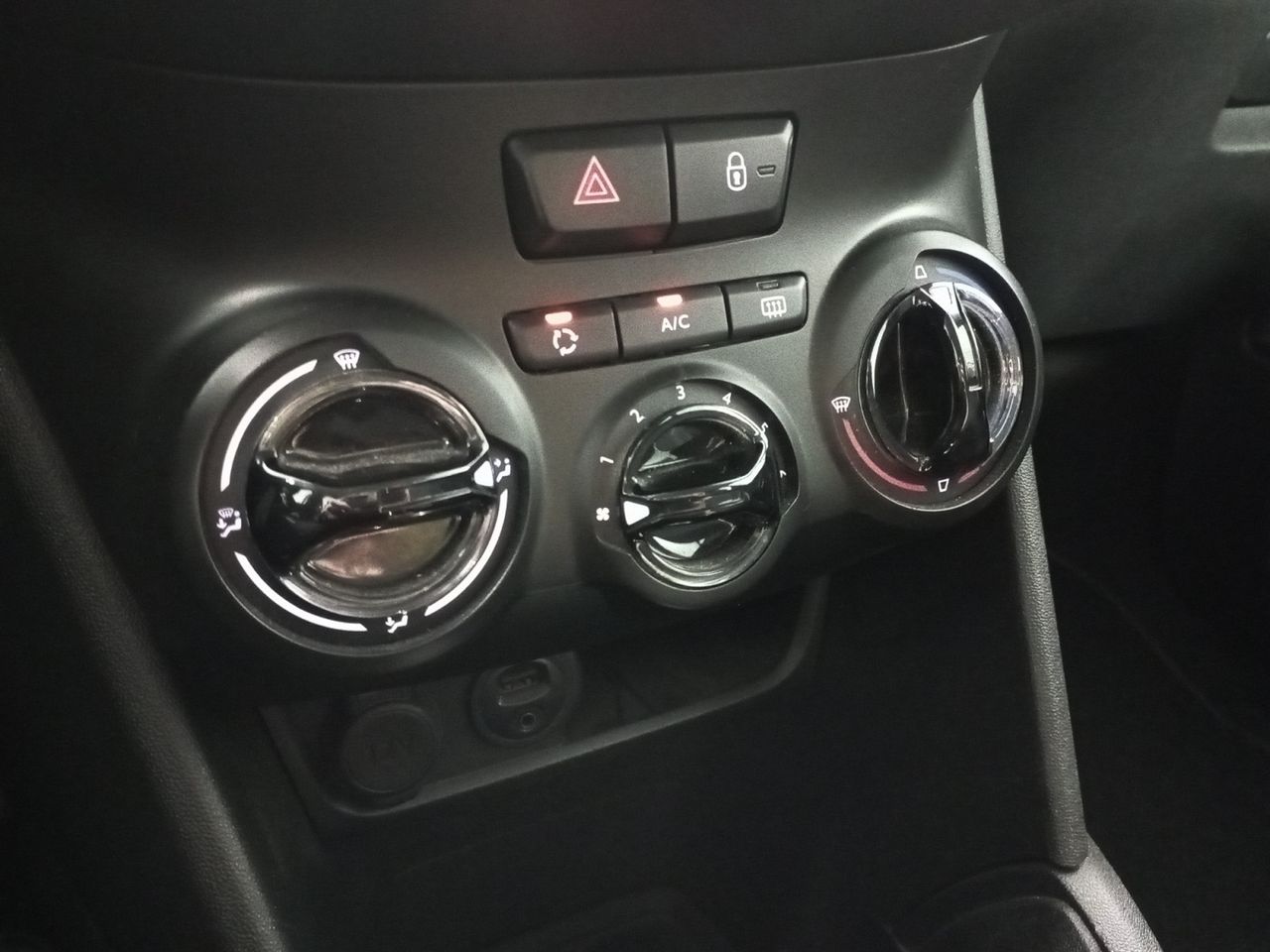 Foto Peugeot 208 17