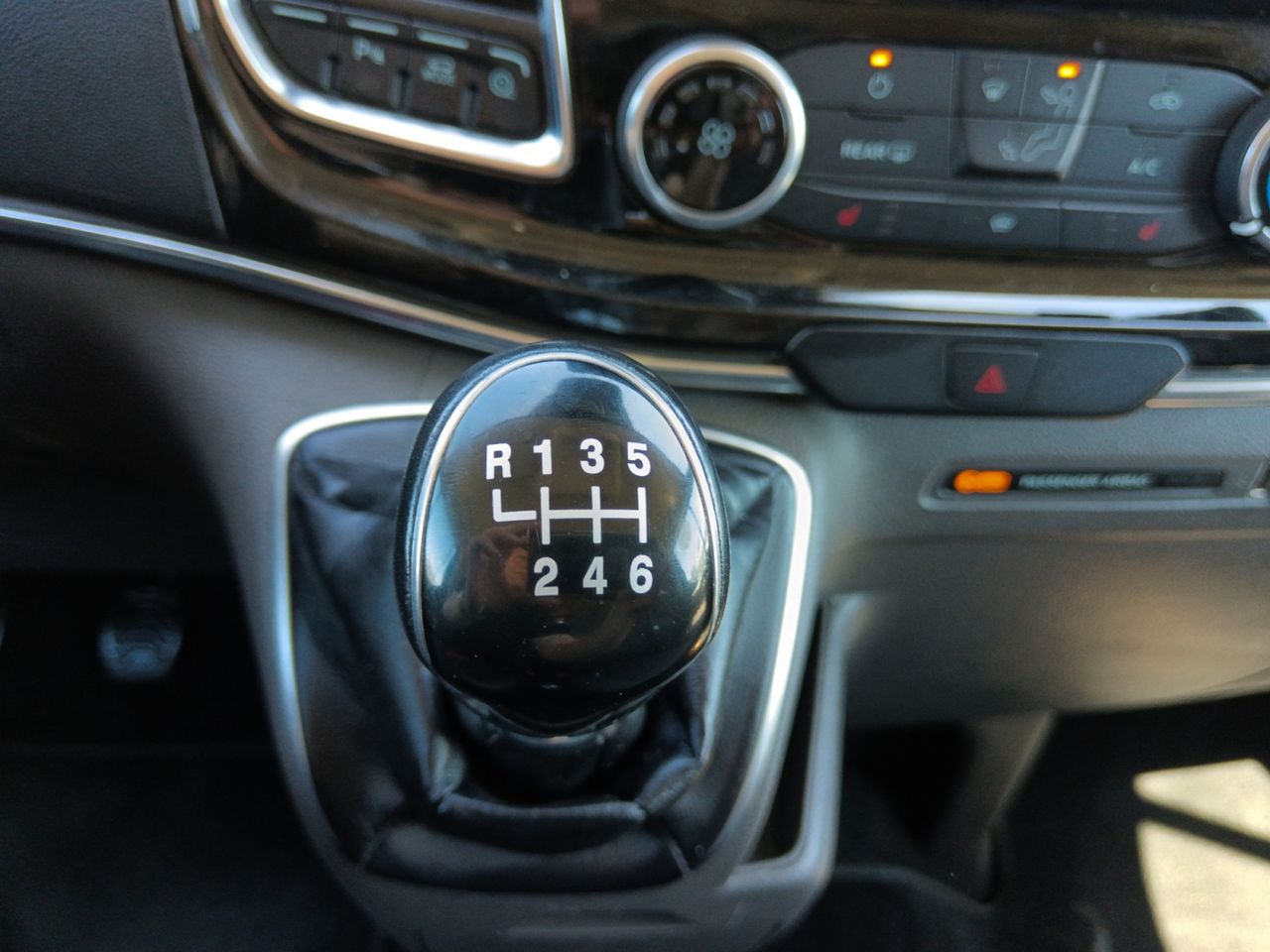 Foto Ford Tourneo Custom 12