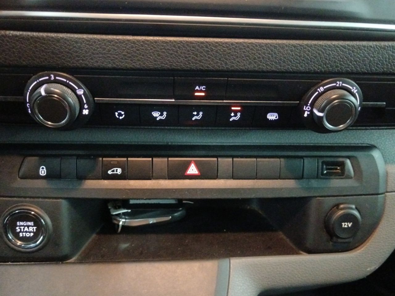 Foto Peugeot Expert 16