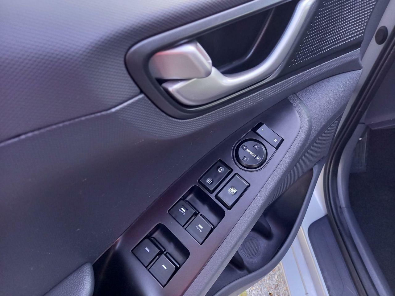 Foto Hyundai IONIQ 12