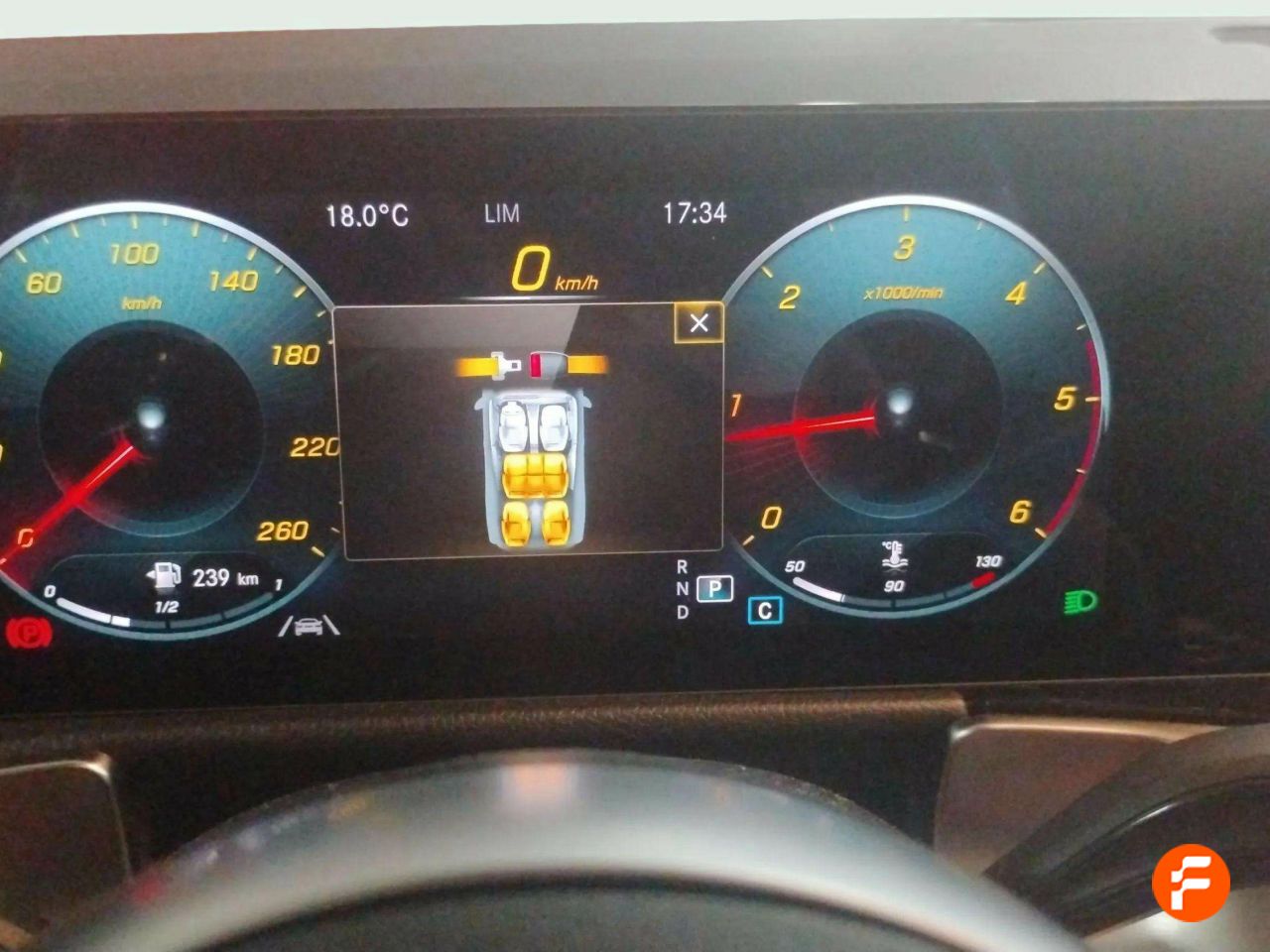 Foto Mercedes-Benz Clase GLB 10