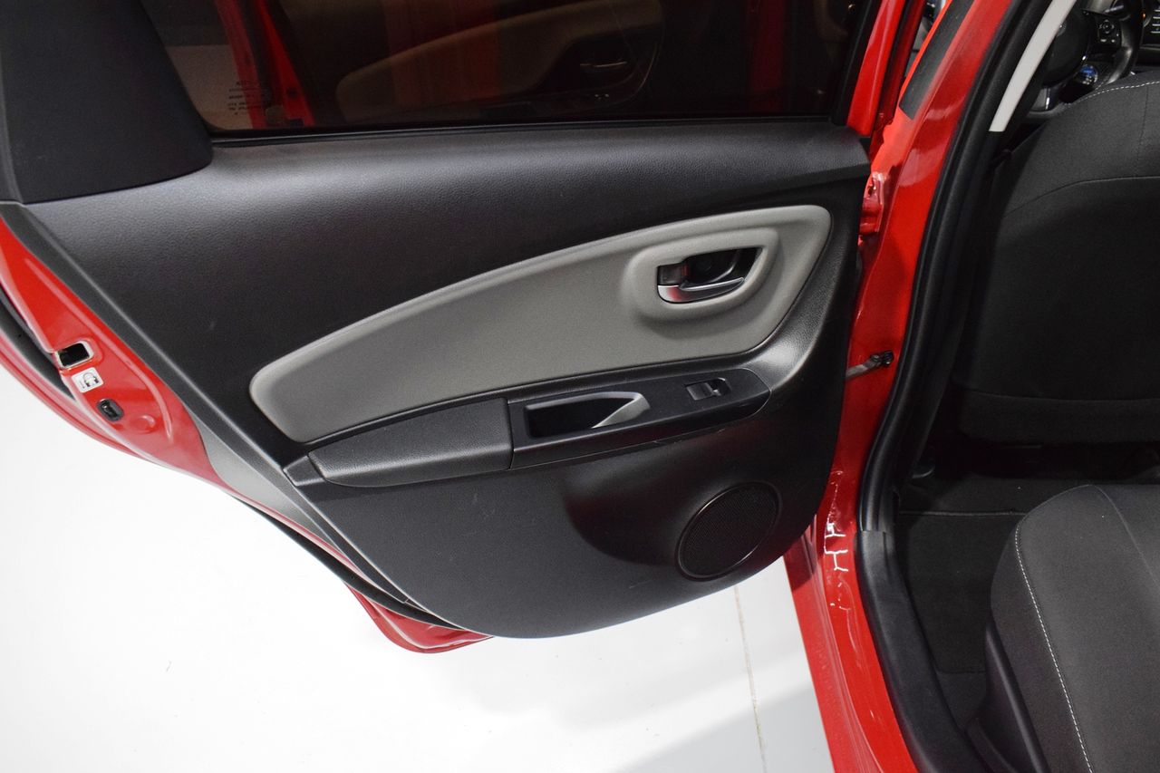 Foto Toyota Yaris 16