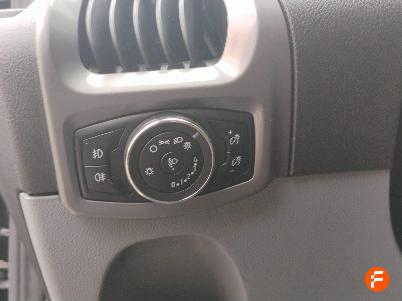 Foto Ford Tourneo Custom 17