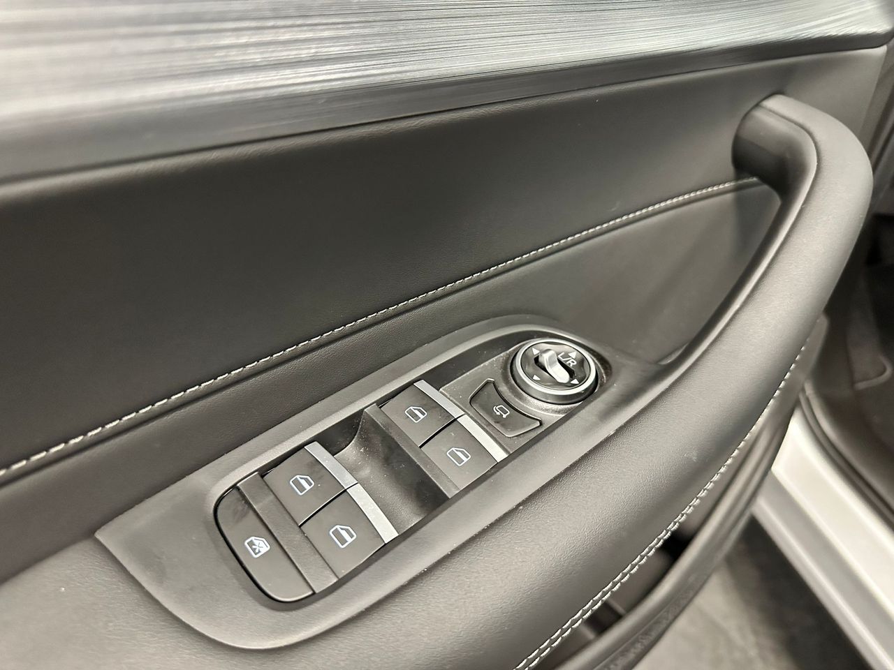 Foto DR Automobiles DR5 22