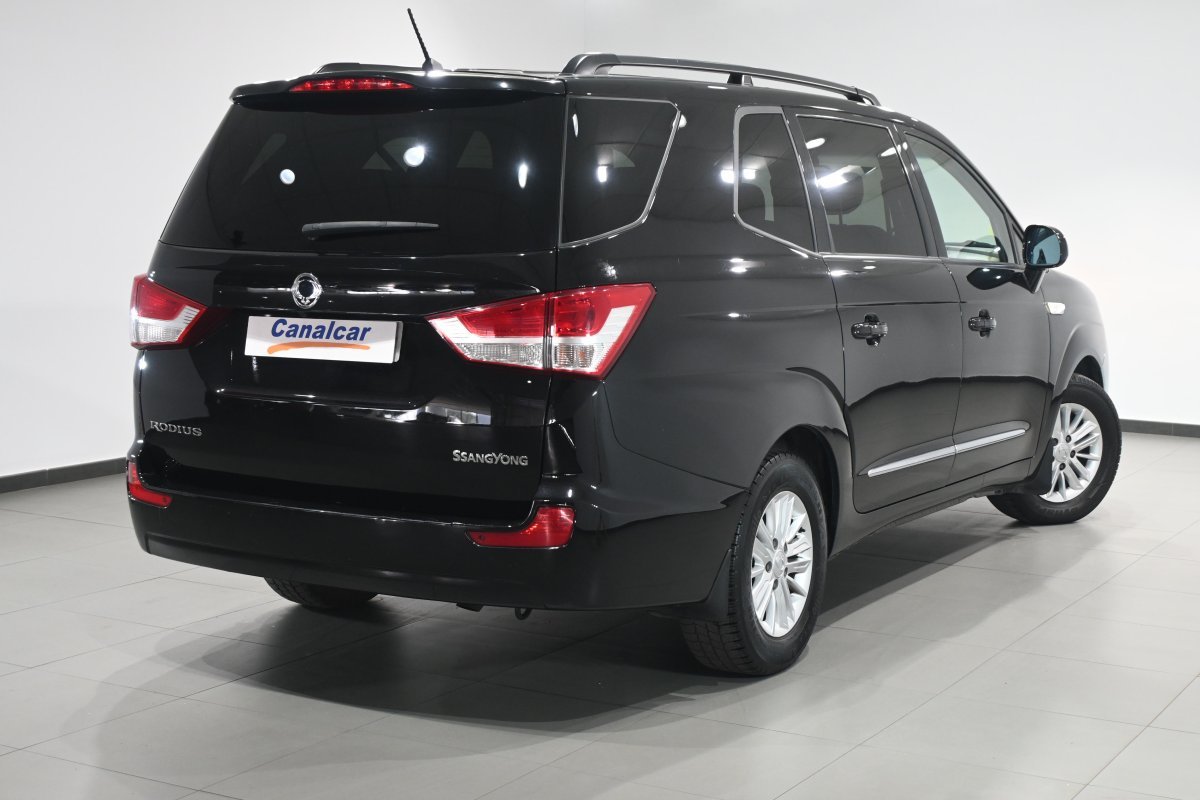 Foto SsangYong Rodius 4