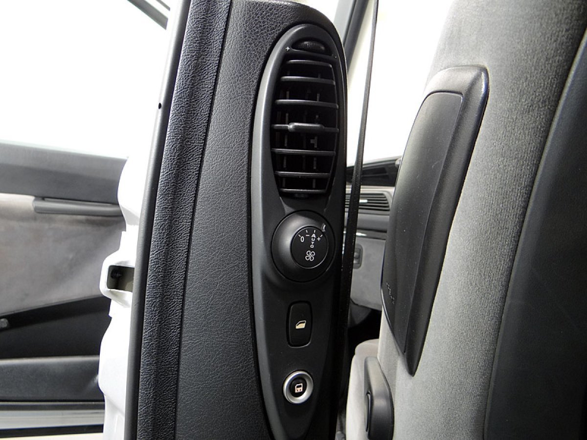 Foto Citroën C8 32