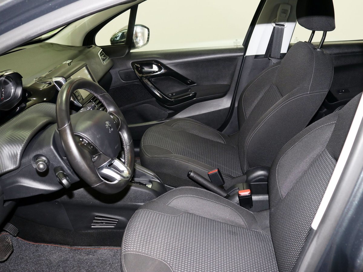 Foto Peugeot 208 8