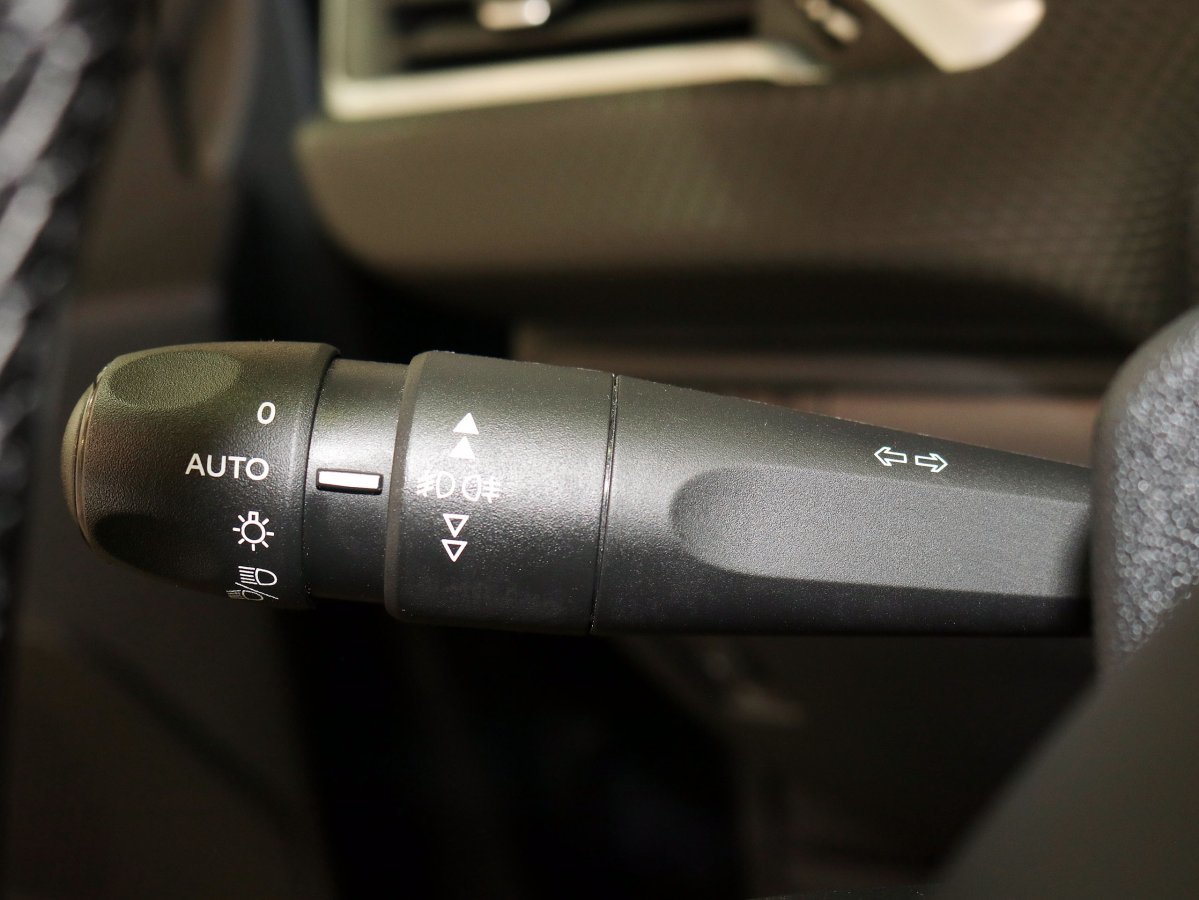 Foto Peugeot 208 13